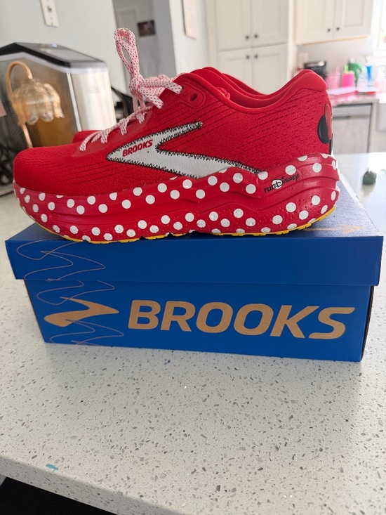 Brooks Shoes - Brooks Minnie Mouse running shoe